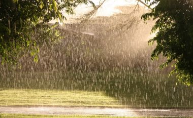 Temperatura të larta dhe të reshura, në pesë ditët e ardhshme