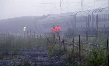 Përplasen dy trena në Belgjikë, tre të vdekur