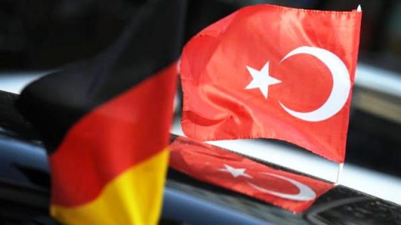 Acarohen marrëdhëniet, Turqia tërheq ambasadorin nga Gjermania