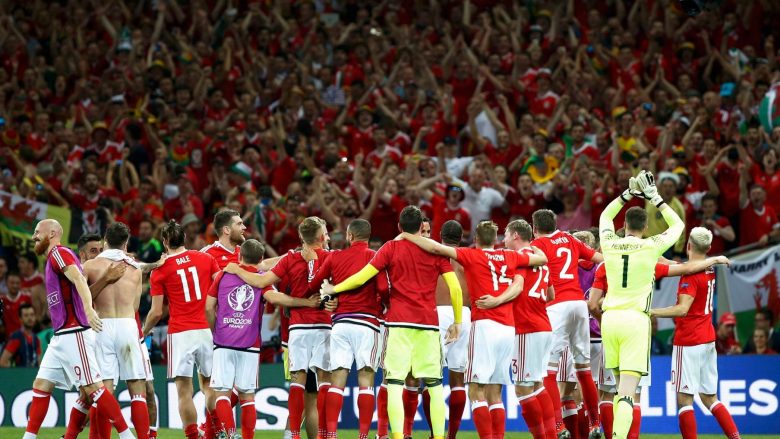 Mësohet arsyeja se pse festuan futbollistët e Uellsit pas eliminimit të Anglisë (Video)