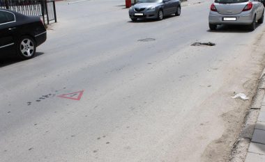 Aksion simbolik në Ferizaj “Rrezik-gropat dëmtojnë”