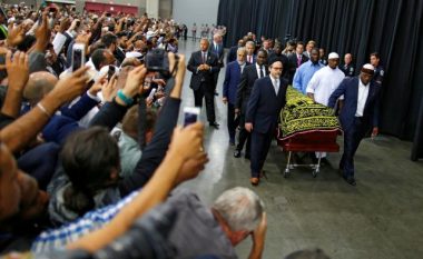 I jepet lamtumira e fundit me rite islame Muhammad Alis (Foto/Video)
