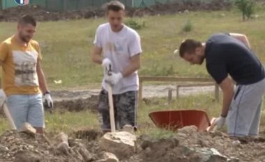 Vullnetarë serbë në ndërtimin e “Luginës së Diellit” (Video)