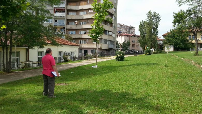 Dyshohet për varrezë masive, rrethohet një pjesë e oborrit të Universitetit të Prishtinës (Foto)