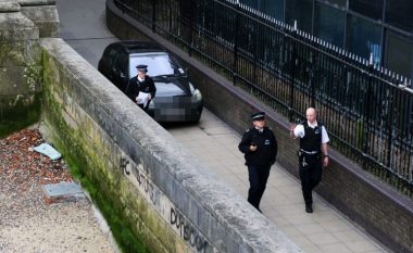 Alarm terrori në Londër, një makinë e dyshimtë u gjet e braktisur (Foto)