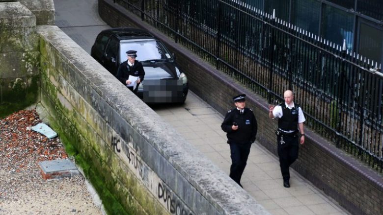 Alarm terrori në Londër, një makinë e dyshimtë u gjet e braktisur (Foto)
