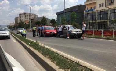 Aksident në Fushë Kosovë, bllokohet rruga (Foto)