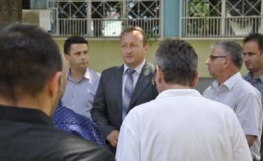 Zëvendësministri Nuhiu e vizitoi Repartin për punë administrative në Tetovë (Foto)