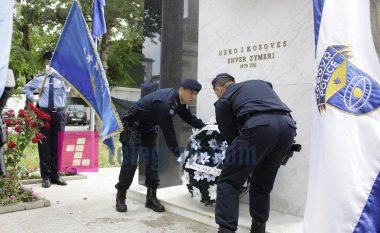 Policia e Kosovës nderoi heroin Enver Zymeri