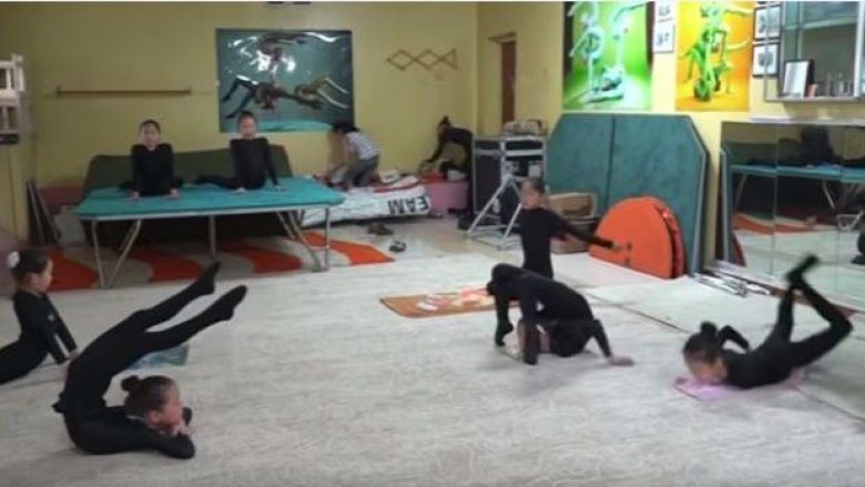 Shikoni si torturohen 9 vjeçaret në një palestër (Video)