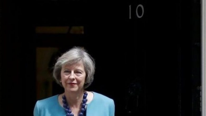 Kush është Theresa May, kryeministrja e re Britanisë? (Foto)