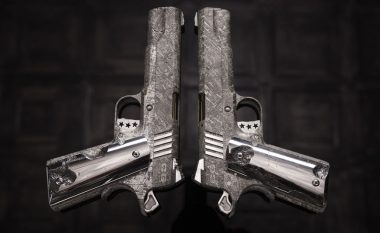 Nuk do të besoni sa kushtojnë dy pistoletat më të shtrenjta në botë (Foto)