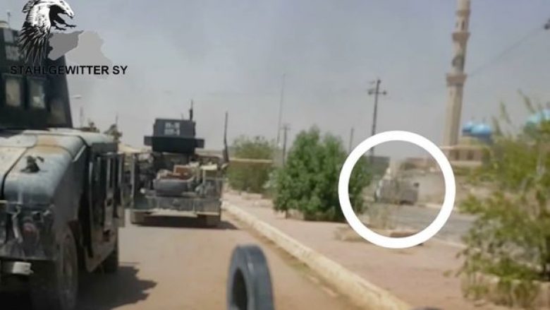 Xhihadisti i ISIS lëshohet drejt tankeve irakiane me veturën plot me eksploziv, por shikoni çfarë ndodh (Foto/Video, +18)