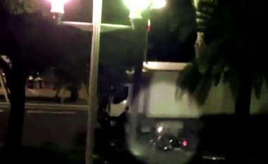 Shikoni momentin kur motoçiklisti përpiqet të ndalojë sulmin e terroristit në Nice (Video)