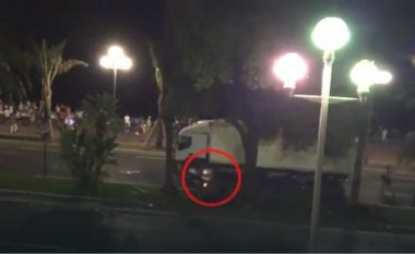 Motoçikletë për heroin: Qytetarët francezë i blejnë motoçikletë të re, burrit që tentoi të ndalojë masakrën e Nice (Foto/Video)