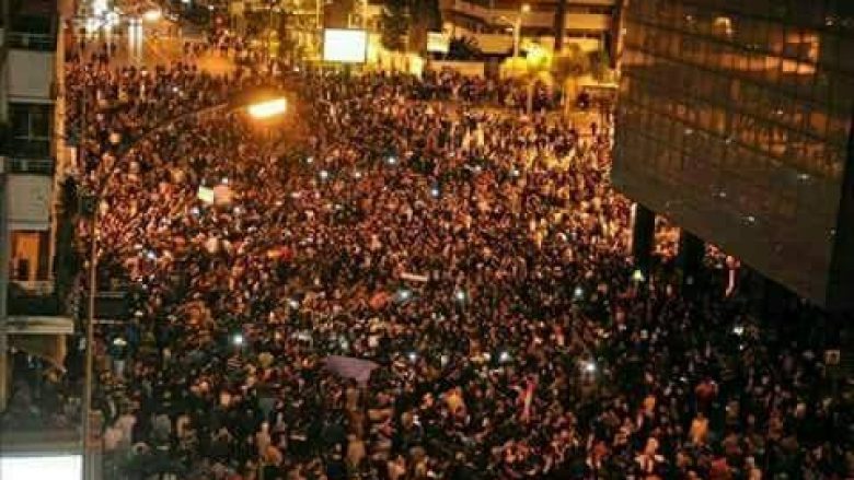 Qytetarët i përgjigjen thirrjes së Erdoganit, përleshje në rrugët e Stambollit