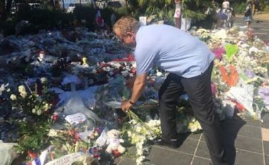 Pacolli nderon viktimat e sulmit të Nicës (Foto)