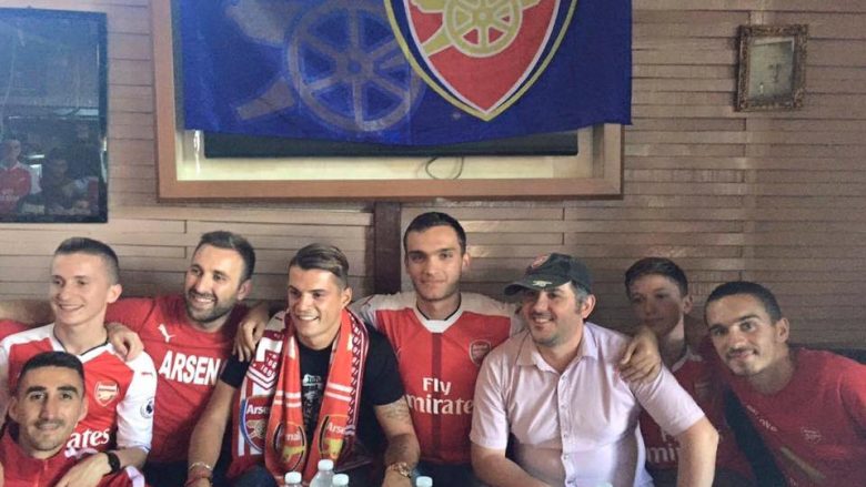 Takimi i Xhakës me tifozët shqiptarë të Arsenalit, temë edhe në mediat angleze (Foto)