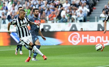 Napoli kërkon mesfushorin e Juventusit