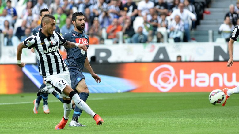 Napoli kërkon mesfushorin e Juventusit
