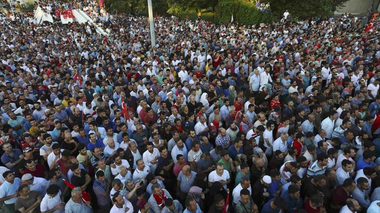 Ambasada Turke: Grushteti dështoi, populli turk dha përgjigjen e duhur