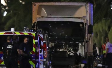 Ai nuk pranoi t'i ndalonte policisë: Shihni si nisi sulmi terrorist në Nice (Video)