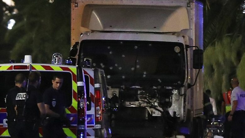 Ai nuk pranoi t’i ndalonte policisë: Shihni si nisi sulmi terrorist në Nice (Video)