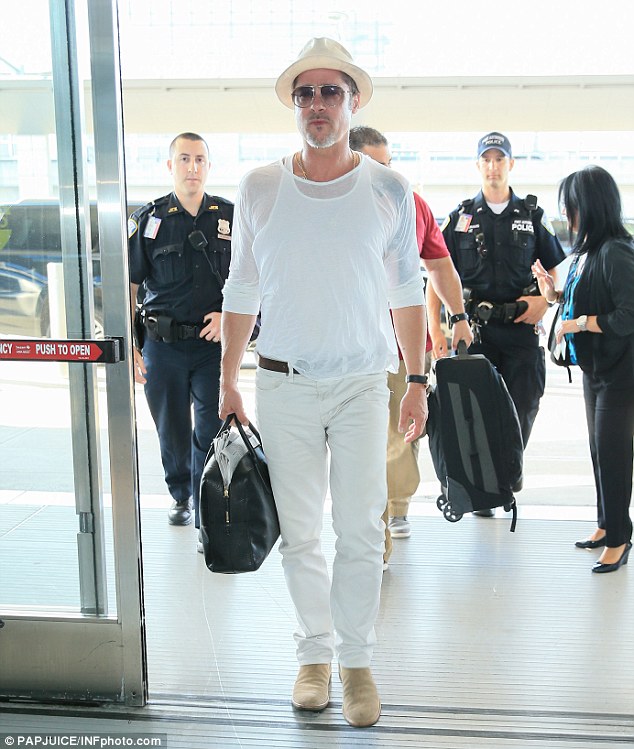 368DAE2B00000578-3705594-A_list_Brad_Pitt_52_ensures_he_always_travels_in_style_which_was-m-15_1469375817954