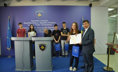 Bajrami takoi nxënësit që kanë marrë pjesë në Olimpiadën Ndërkombëtare të Matematikës