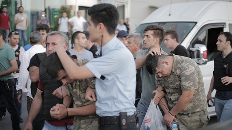 Rreth 6,000 njerëz të arrestuar për puçin ushtarak