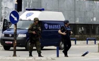Aksion i madh policor në lagjen “Gazi Babë” të Shkupit (Video)