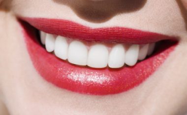 Dhëmbët e bardhë: Top katër këshillat për buzëqeshje rrezatuese