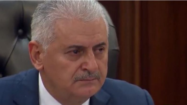 Shikoni si qan kryeministri turk nga pyetja që i bëri nipi i tij (Video)