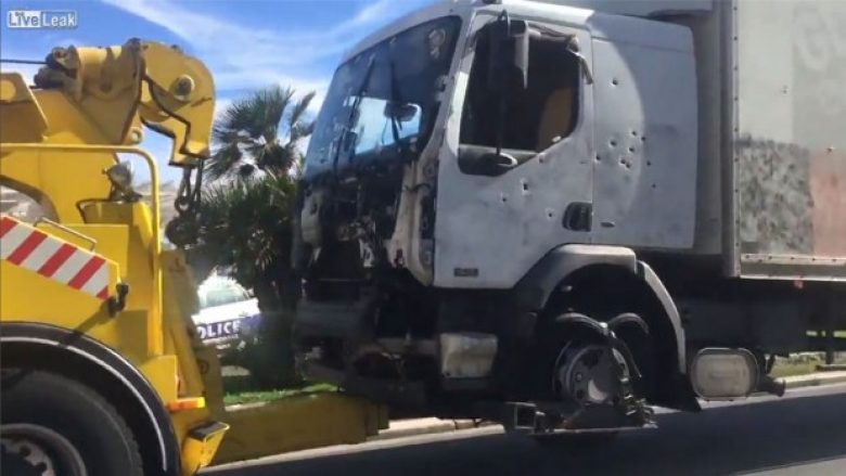 Shikojeni si duket kamioni që shkeli për vdekje 84 persona në Nice (Video)