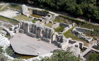 Butrinti menaxhohet nga të huajt