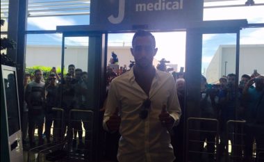 Benatia arrin në Torino  për testet mjekësore (Foto)