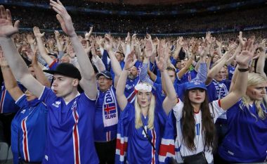 Drithëruese, kjo është përshëndetja që tifozët islandez dhanë për lojtarët e tyre në fund të takimit (Foto/Video)