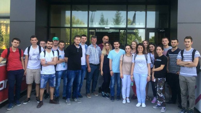 Studentët e Akademisë Verore të UBT-së vizitojnë kompanitë VALA, IPKO, Rrota e Gjirafa