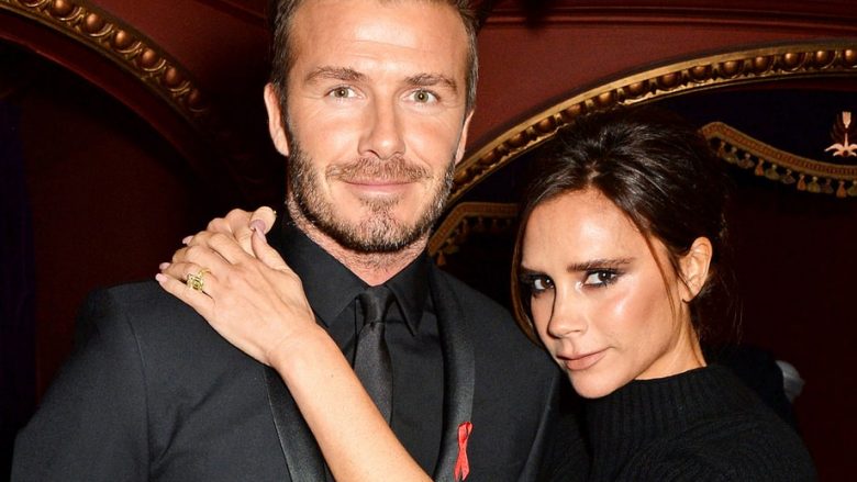 Besoni ose jo, çifti Beckham ka 17 vite martesë – foto ndër vite