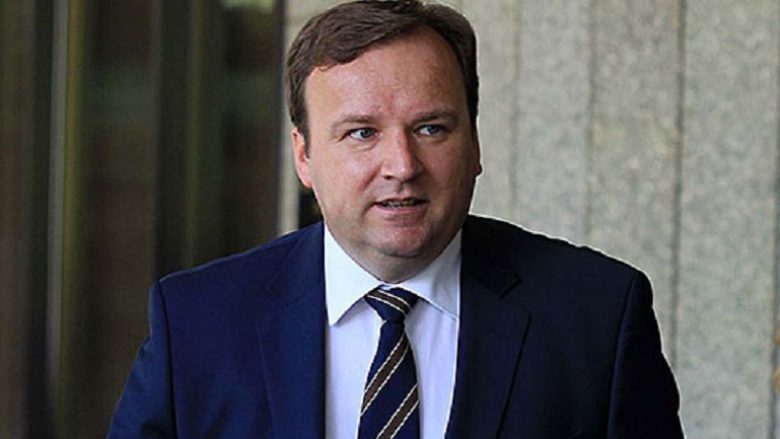 Shoferi i ish-kryeministrit Dimitriev, “ka ngrënë” 460 euro në ditë në llogari të qeverisë (Dokument)