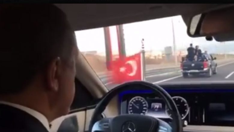 Erdogan në rolin e ‘shoferit’ personal të kryeministrit Rama (Video)