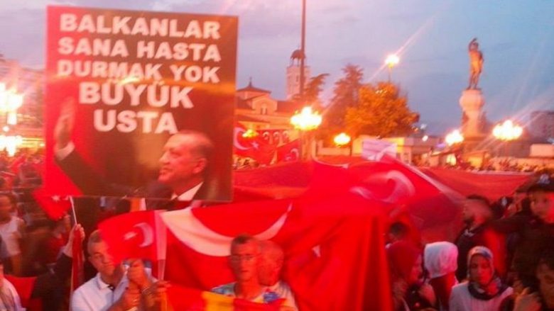 Tubim në Shkup në mbështetje të Erdoganit (Foto)