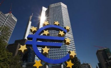 Eurozona rishikohet në rënie