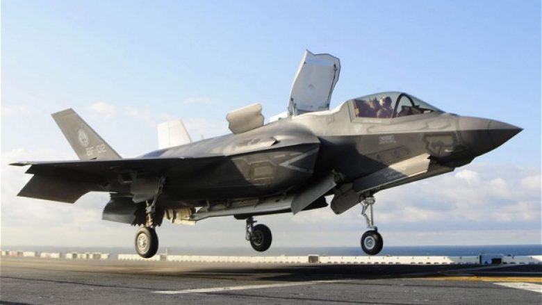 Shikoni çfarë mund të bëjë aeroplani luftarak amerikan F-35 (Video)