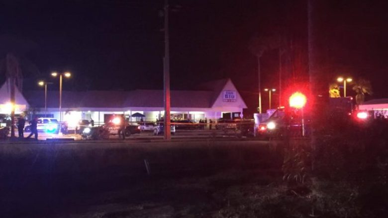 Të shtëna armësh në Florida, dy të vdekur dhe 17 të plagosur
