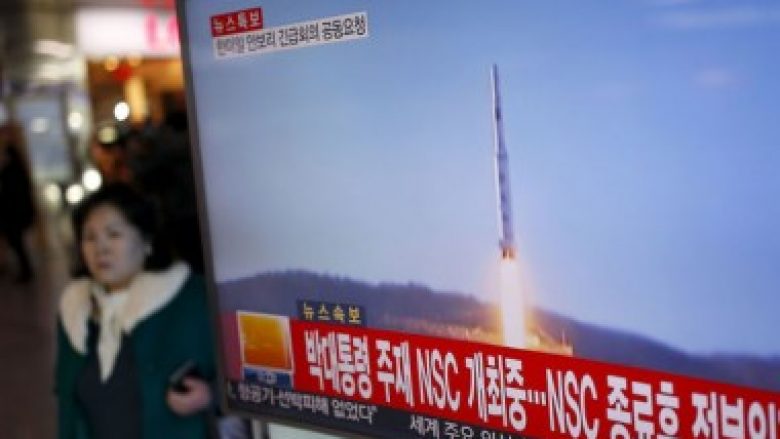 Koreja e Veriut sërish teston raketat balistike