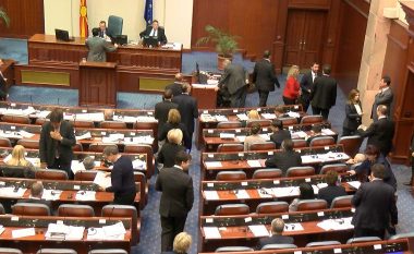 Deputetët me 64 vota ‘për’ shkarkuan Hazbi Likën, Suhejl Fazliun dhe Dragan Tevdovskin