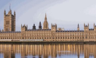 Londër, Parlamenti nën masa të larta sigurie shkak i një pakoje të dyshimtë