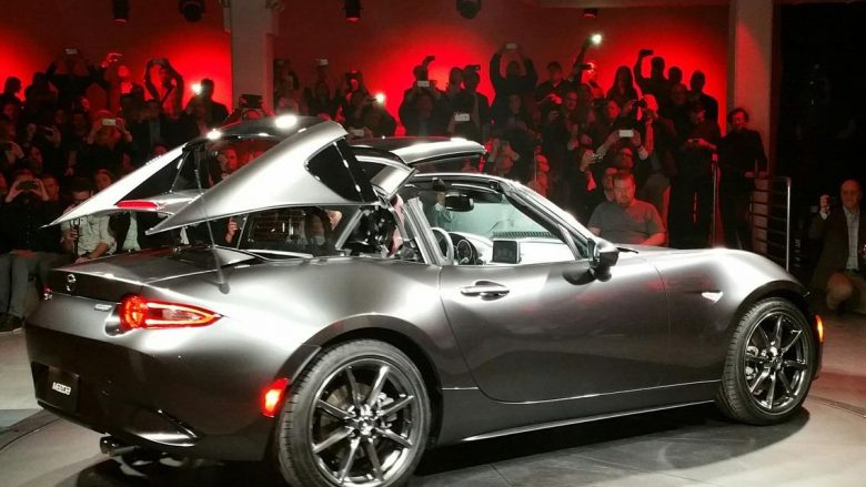 Mazda prezanton modelin e hapur Miata (Foto)