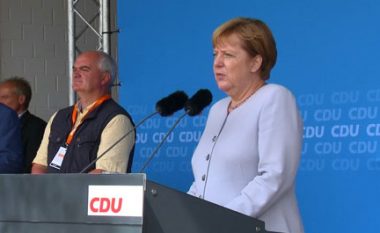 Merkel: Refugjatët sollën terroristët